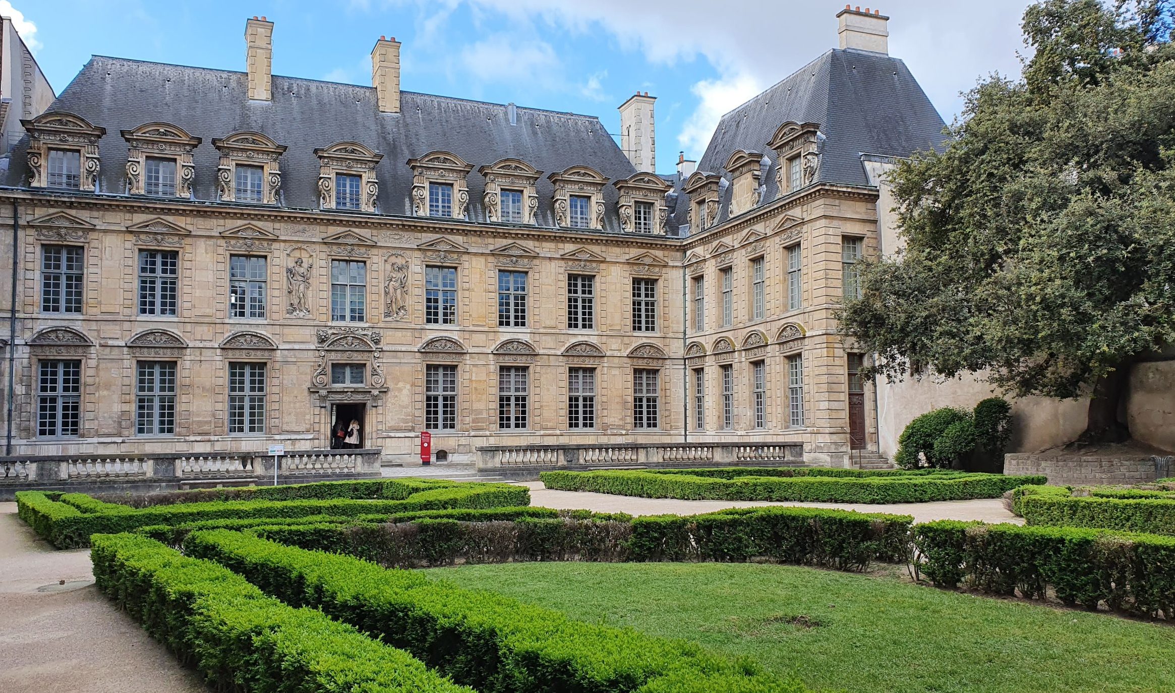 Hôtel de Sully Gardens