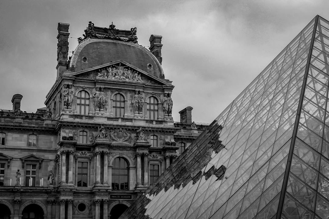 Photoshoot opportunities at Louvre Museum in Paris.