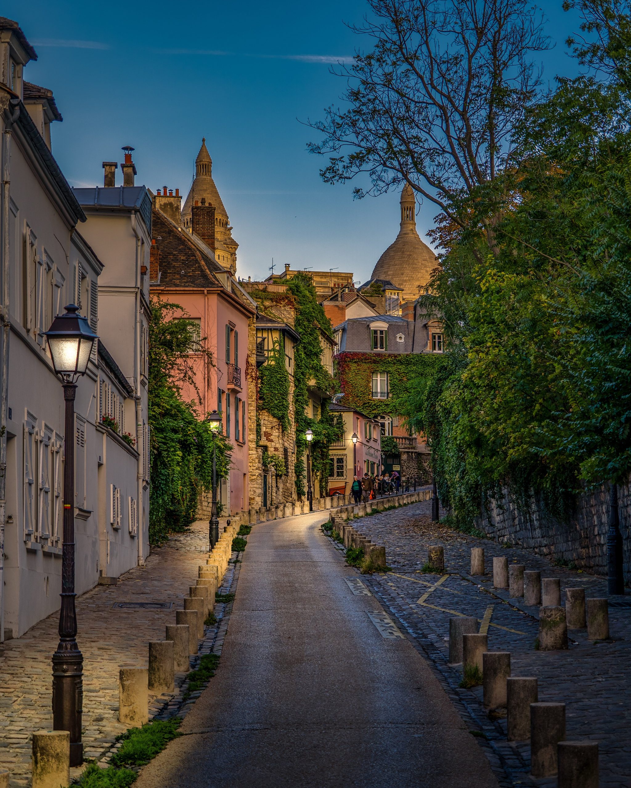 Rue de l'abreuvoir à Paris, street view, montmartre